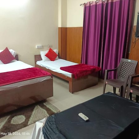 Goroomgo Varanasi Paradise Varanasi - Parking & Restaurant Available - Perfect Location And Comfortable Room Exteriör bild