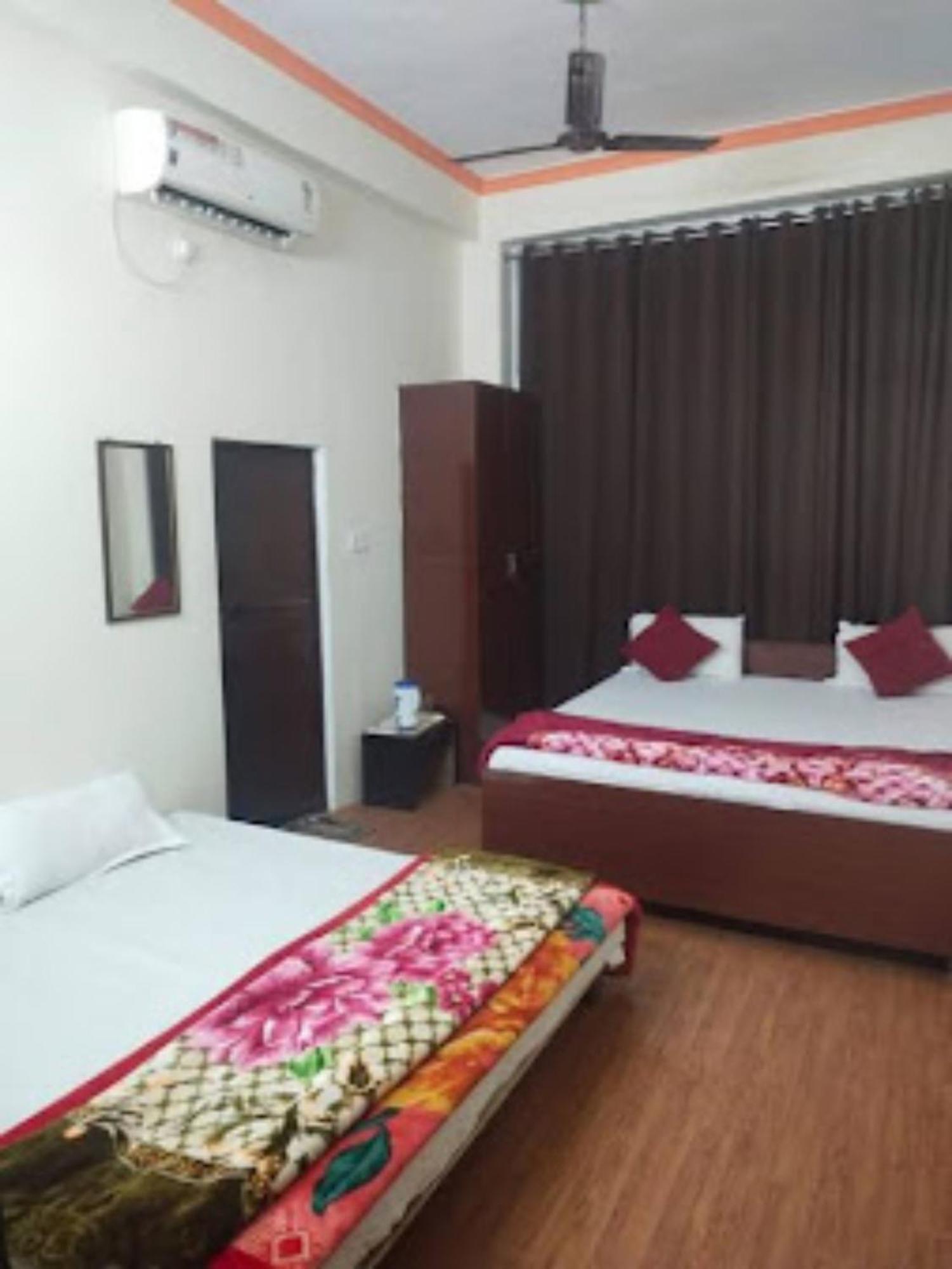 Goroomgo Varanasi Paradise Varanasi - Parking & Restaurant Available - Perfect Location And Comfortable Room Exteriör bild