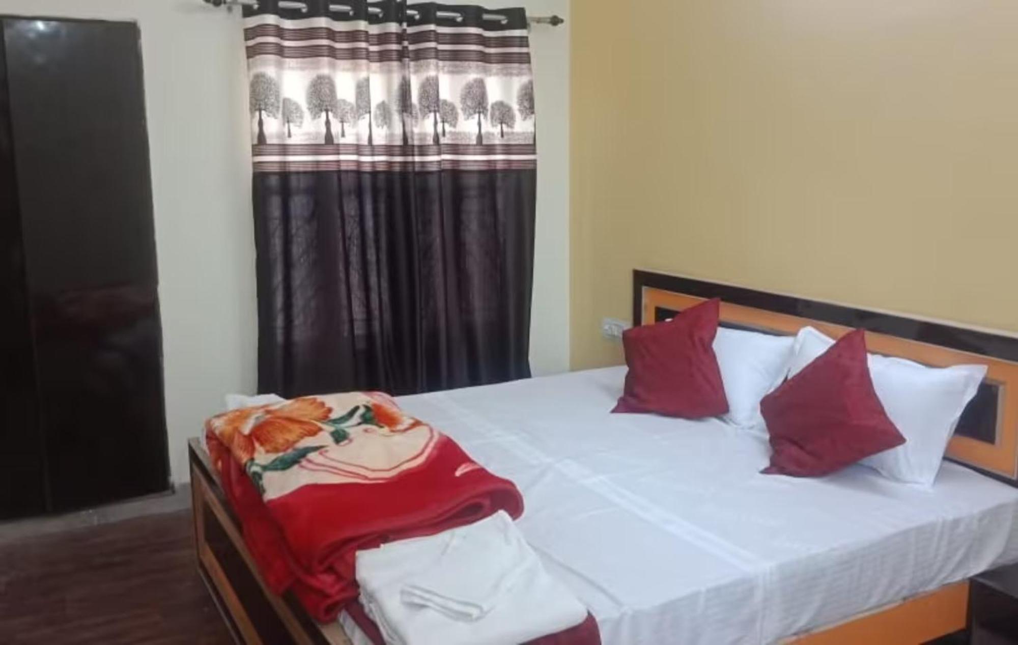 Goroomgo Varanasi Paradise Varanasi - Parking & Restaurant Available - Perfect Location And Comfortable Room Exteriör bild