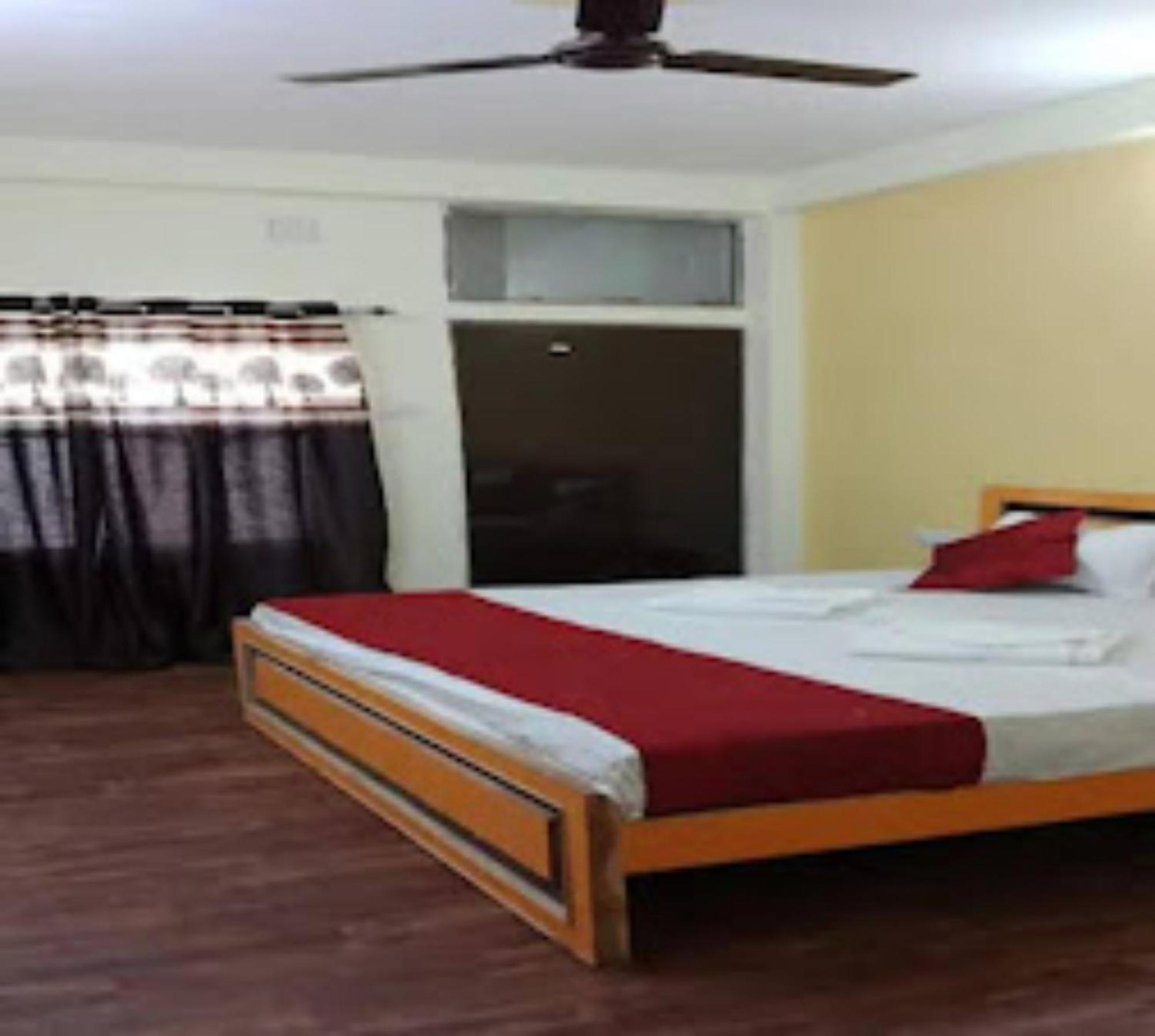 Goroomgo Varanasi Paradise Varanasi - Parking & Restaurant Available - Perfect Location And Comfortable Room Exteriör bild