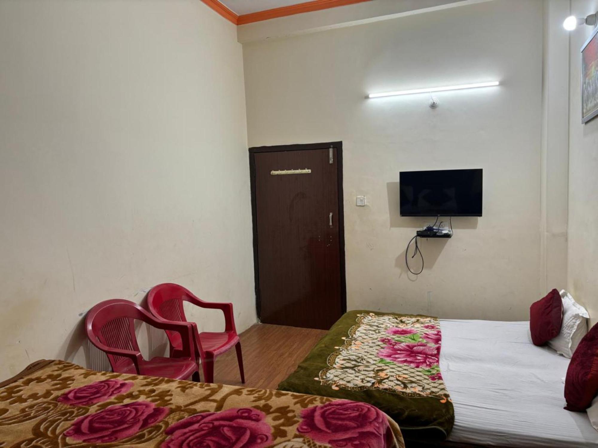 Goroomgo Varanasi Paradise Varanasi - Parking & Restaurant Available - Perfect Location And Comfortable Room Exteriör bild
